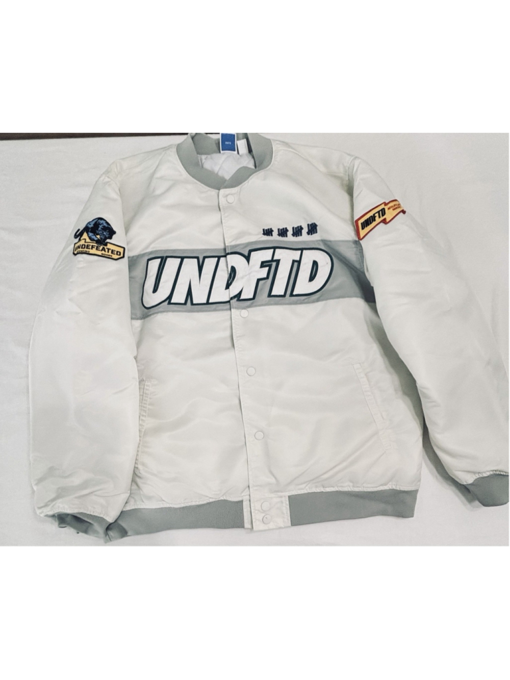 Undefeated FW22 Satin Baseball Jacket Mens L Cloud Gray Panther UNDFTD